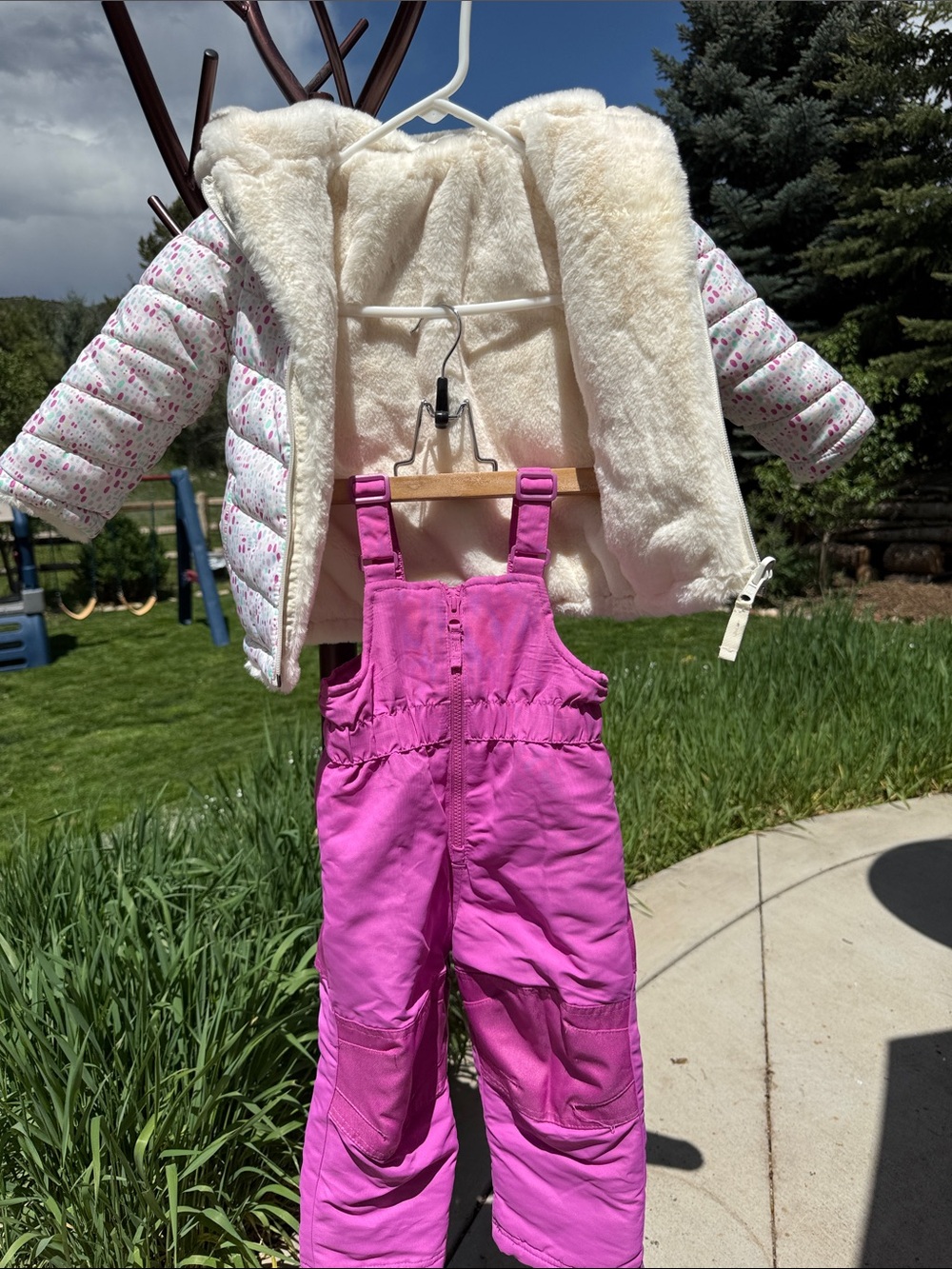 Kid’s winter jacket and snow pants 2T
